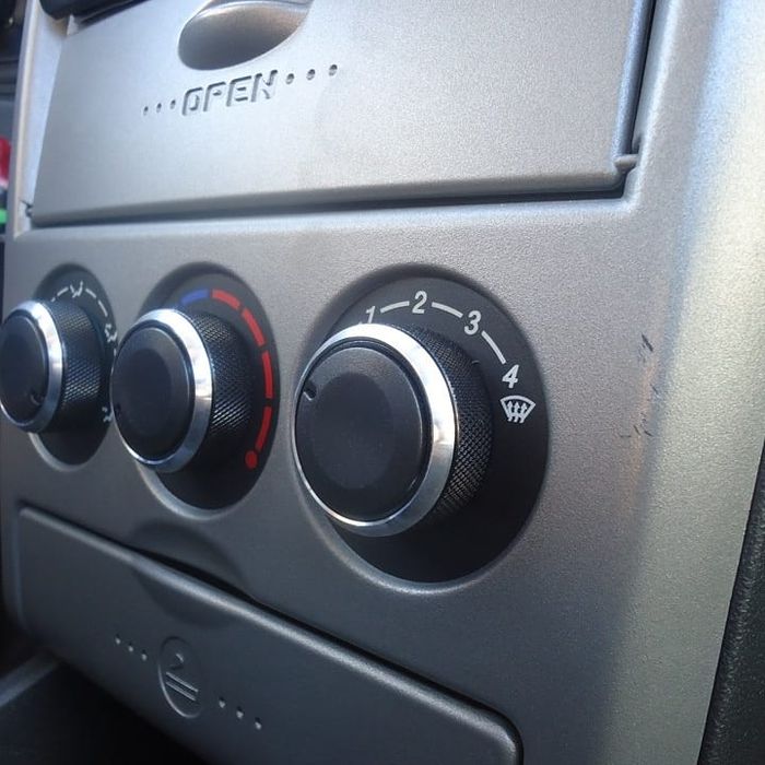 Замена регуляторов блока управления печкой "КРУТИЛОК" - Mazda 3 (1G) BK, 2,3 л,